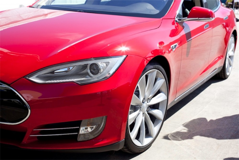 Telia kopplar upp Tesla S