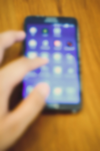 Plastfilm laddar mobilen