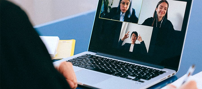 Psykologen: Därför ska du stänga av kameran på videomötet