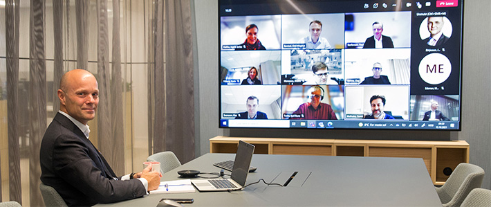 If storsatsar på digitala möten – och halverar antalet affärsresor