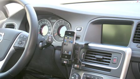 Hållare förbättrar täckning i bilen